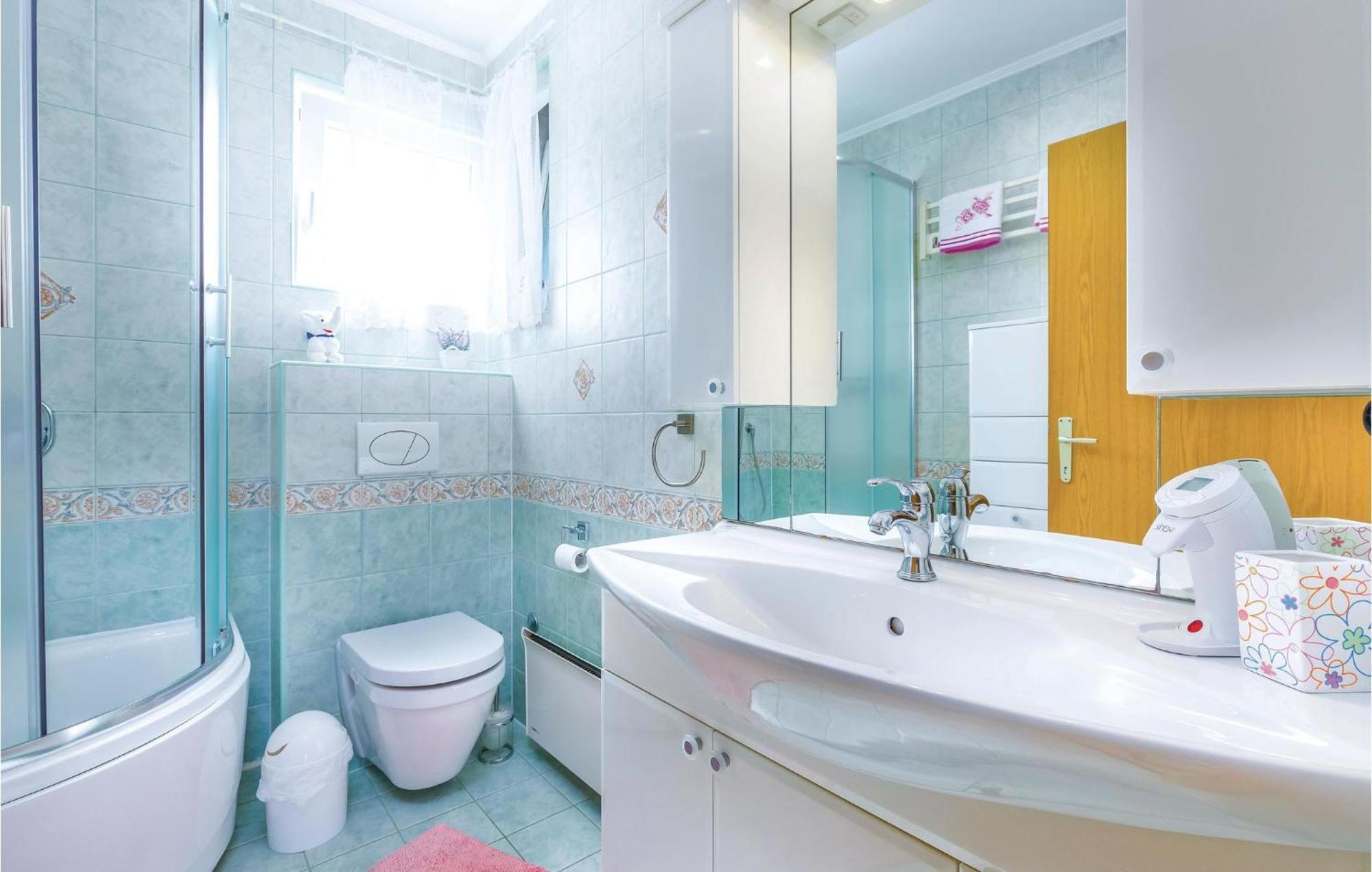 Beautiful Apartment In Crikvenica With Jacuzzi Bagian luar foto