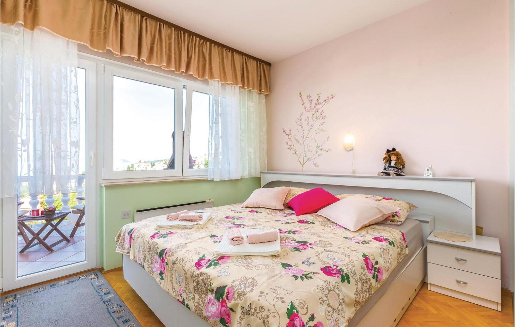 Beautiful Apartment In Crikvenica With Jacuzzi Bagian luar foto